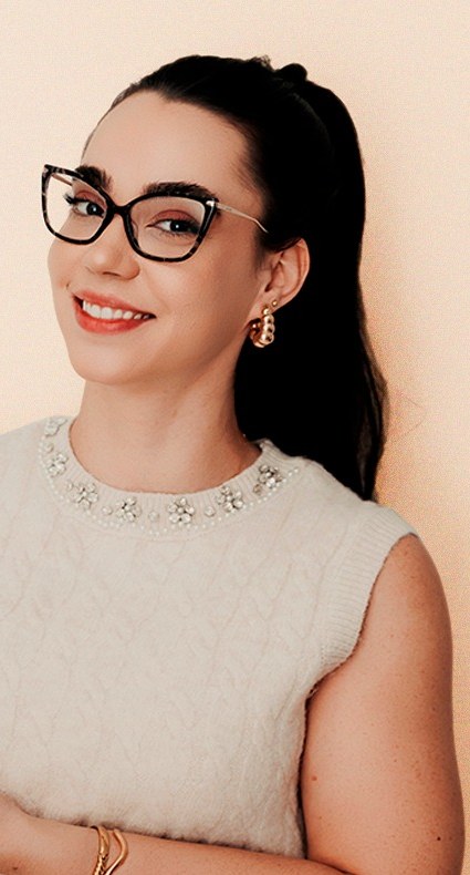 Gabriela Dobre, fonoaudióloga infantil, sorrindo